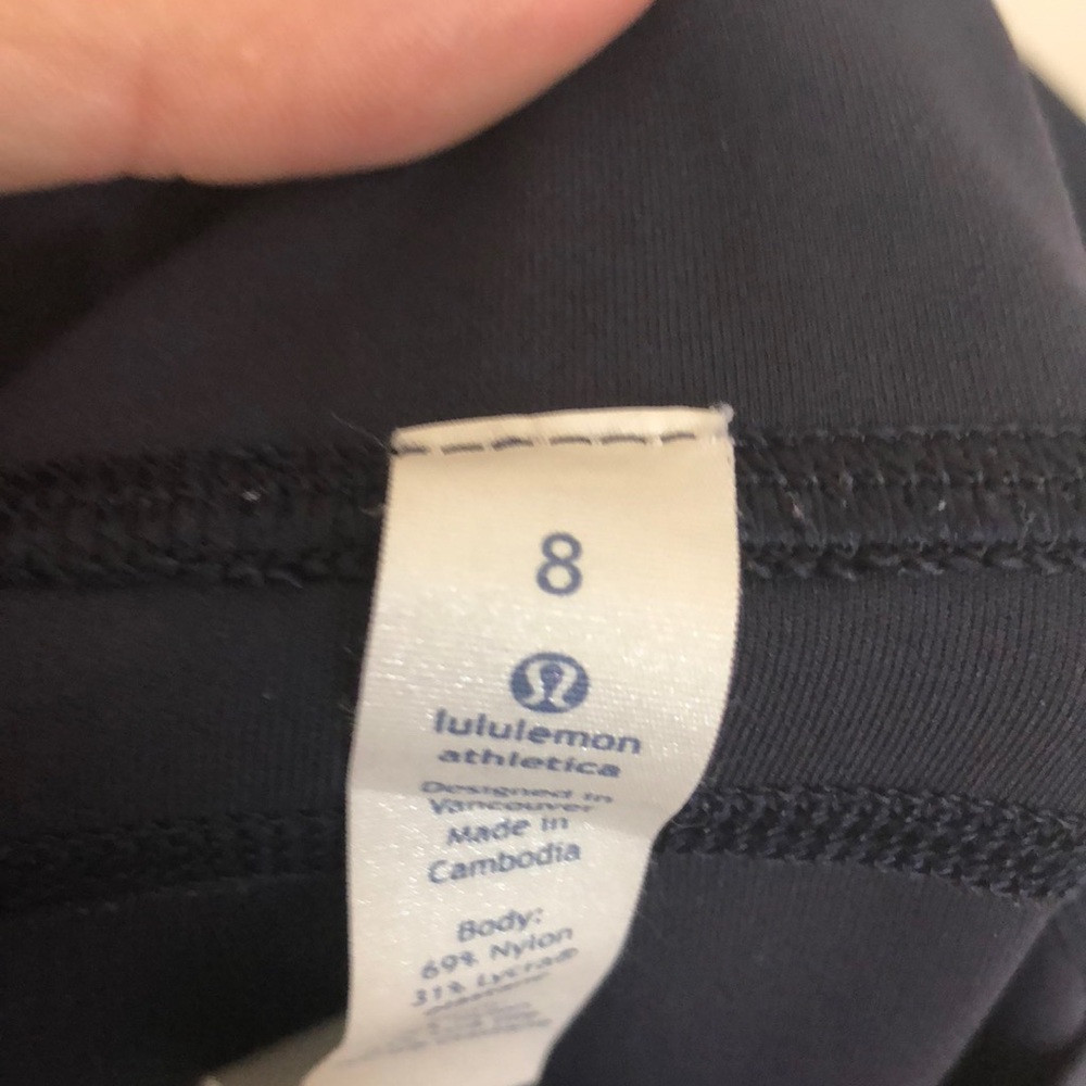 Lulu lemon size 8 navy blue Capri leggings